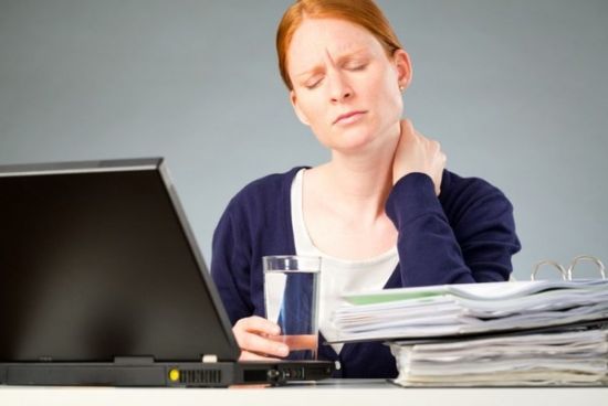 женщина перед компом