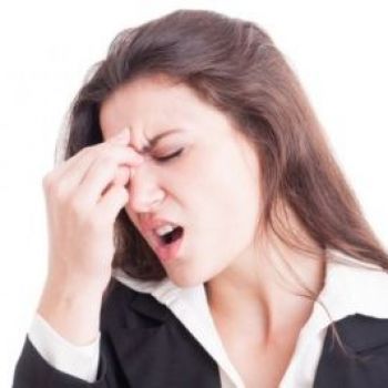 Болит голова прыгает давление что это такое